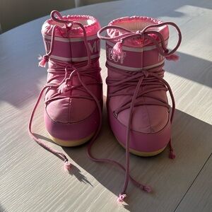 Moon Boot Boots Classic Low 2 Fuchsia for girls size 2/3, 5